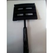 Скребок металл с пластиковой ручкой